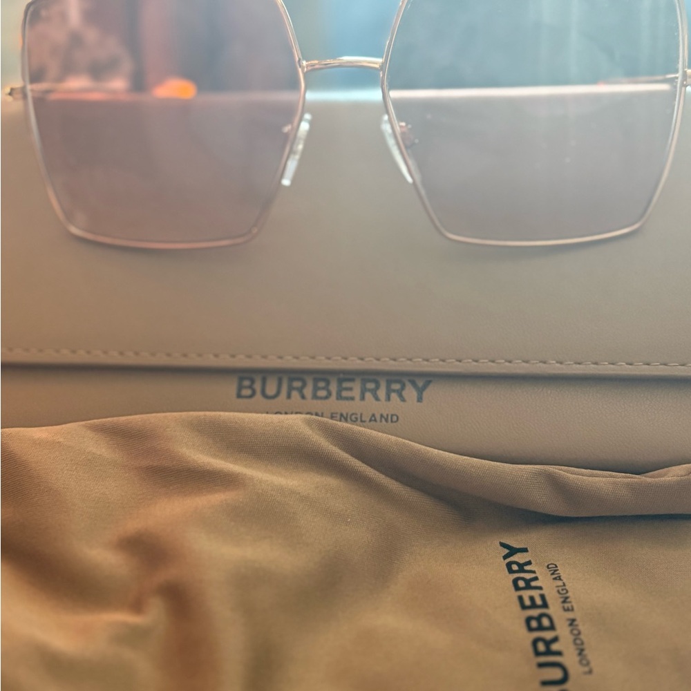 Burberry Women's Brown Sunglasses with Gold Frame - Picture 8 of 10